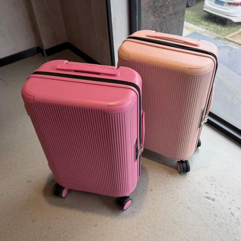 20 inçlik tekerlekli valiz, 28 - Cabin Size Lightweight Travel Trolley incelemesi ve fiyatı